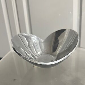 NAMBE Silver Love Heart-Shaped Dish 6.25” Classic Alloy Decor